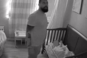 A Fran, mãe do menino de 3 anos, foi até o quarto do garoto ajudar o filho
