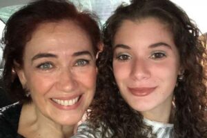 Filha de Lilia Cabral compartilha foto com a mãe e semelhança impressiona