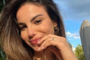 Atriz Sthefany Brito com o filho Enrico