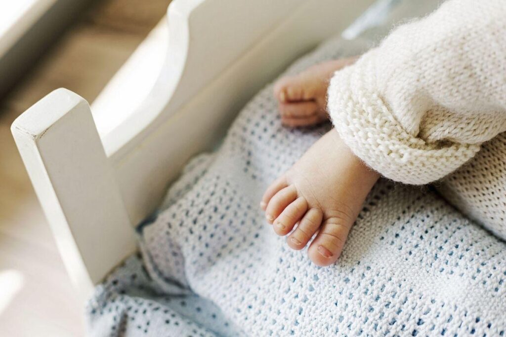 Enfermeira é presa após levar bebê de paciente para casa