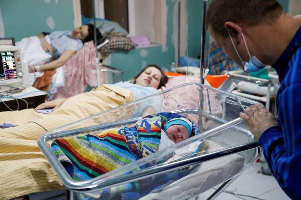 Em meio a guerra, mães estão passando por situações traumatizantes no subsolo de hospital na Ucrânia