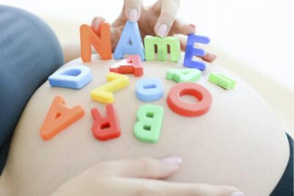 Mãe desabafa após receber comentários negativos sobre o nome de sua filha