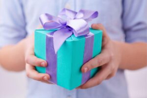 Ideia de presente: Kit de maquiagens da Océane, com Blush e Iluminador da linha Marília Mendonça