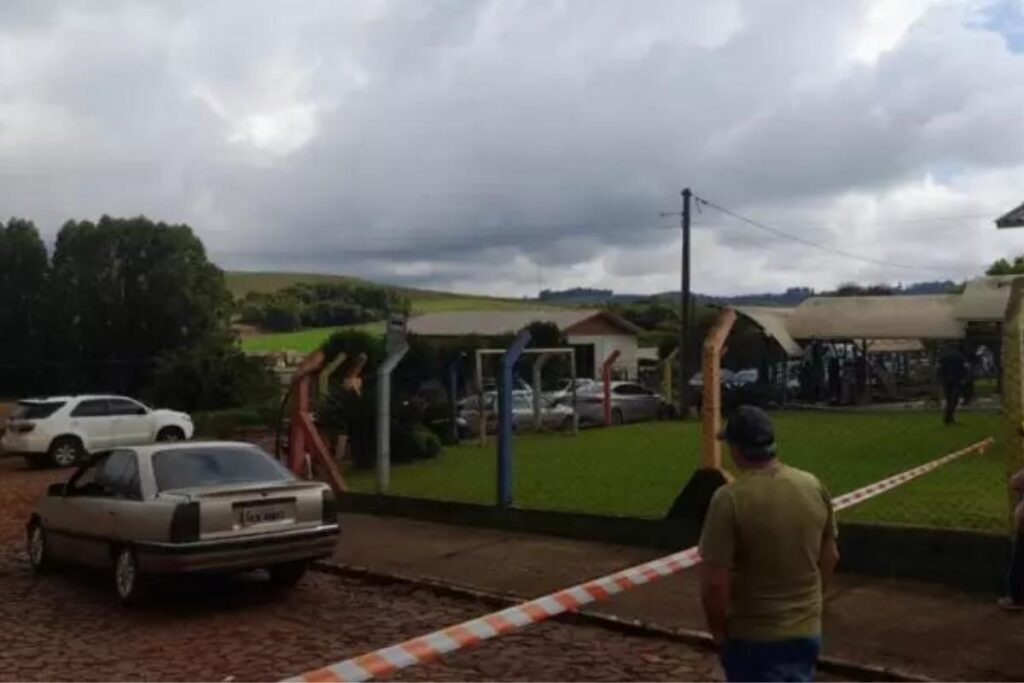Pai, mãe e filha são encontrados mostos por tiro