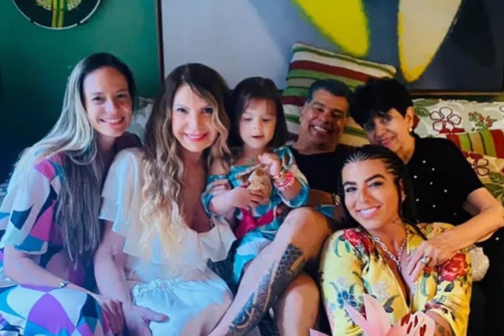 Elba Ramalho ao lado de Amanda, mãe de sua neta, a Esmeralda