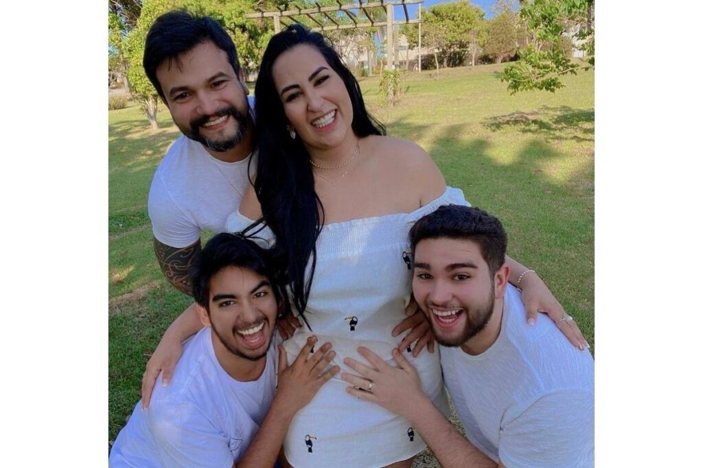 Fabíola Gadelha mostrou a reação dos filhos mais velhos com o nascimento da filha recém-nascida
