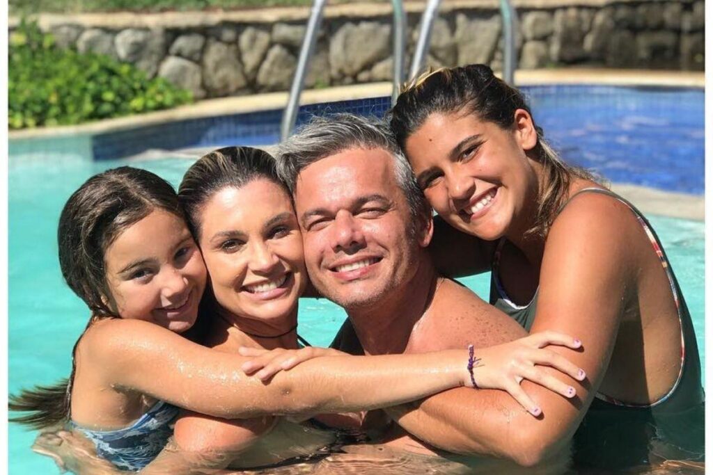 Filha de Flávia Alessandra mostra barriga de grávida e fala sobre a experiência