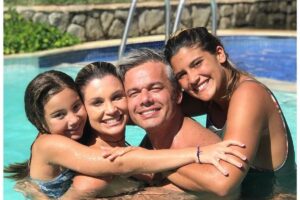 Filha de Flávia Alessandra mostra barriga de grávida e fala sobre a experiência