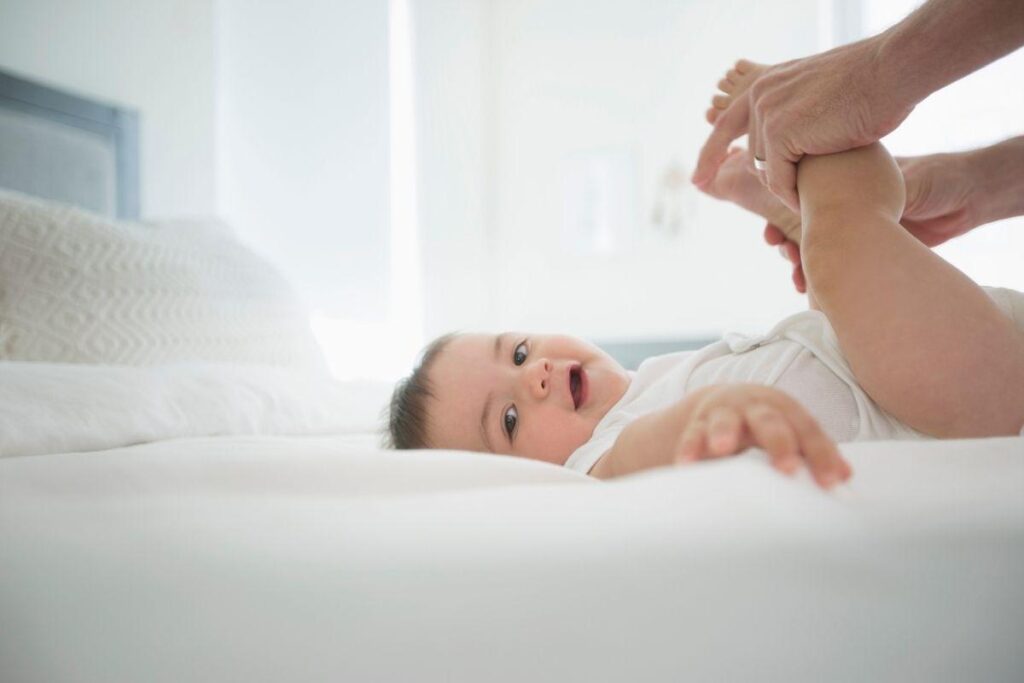 O toque é muito poderoso na hora de estreitar os seus laços com o seu filho