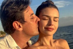Noiva de Bruno de Luca mostra barriga de grávida pela primeira vez
