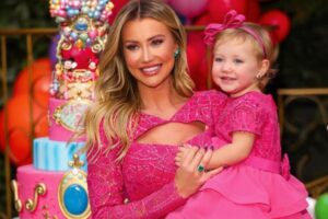Ana Paula Siebert com a filha Vicky.