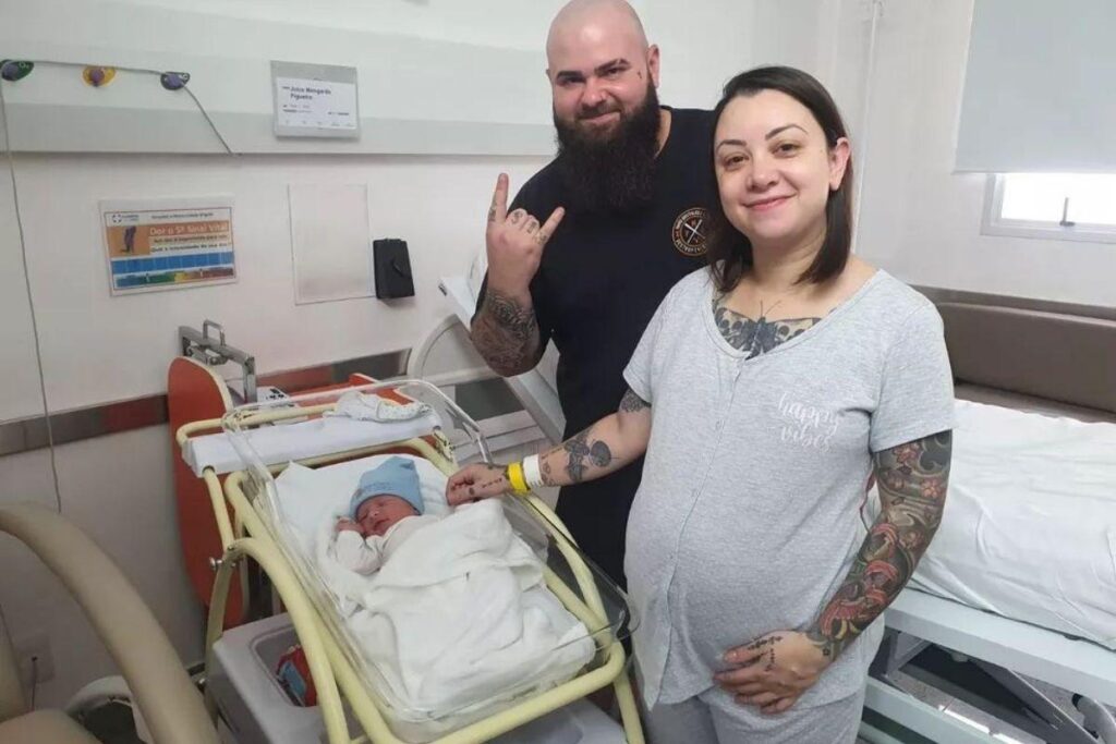 Mulher dá à luz durante apresentação do Metallica