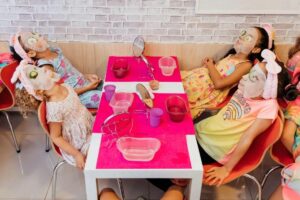 Isadora teve o momento de spa com as amigas