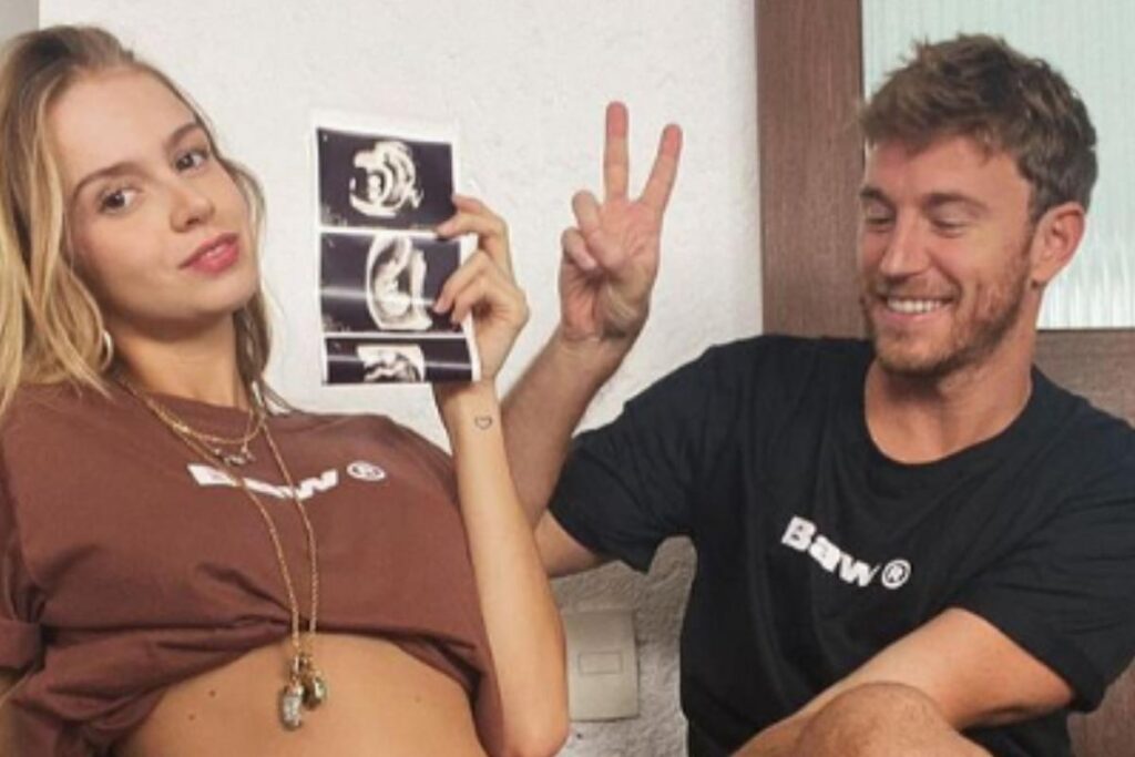 Internautas se impressionam com tamanho da barriga dela