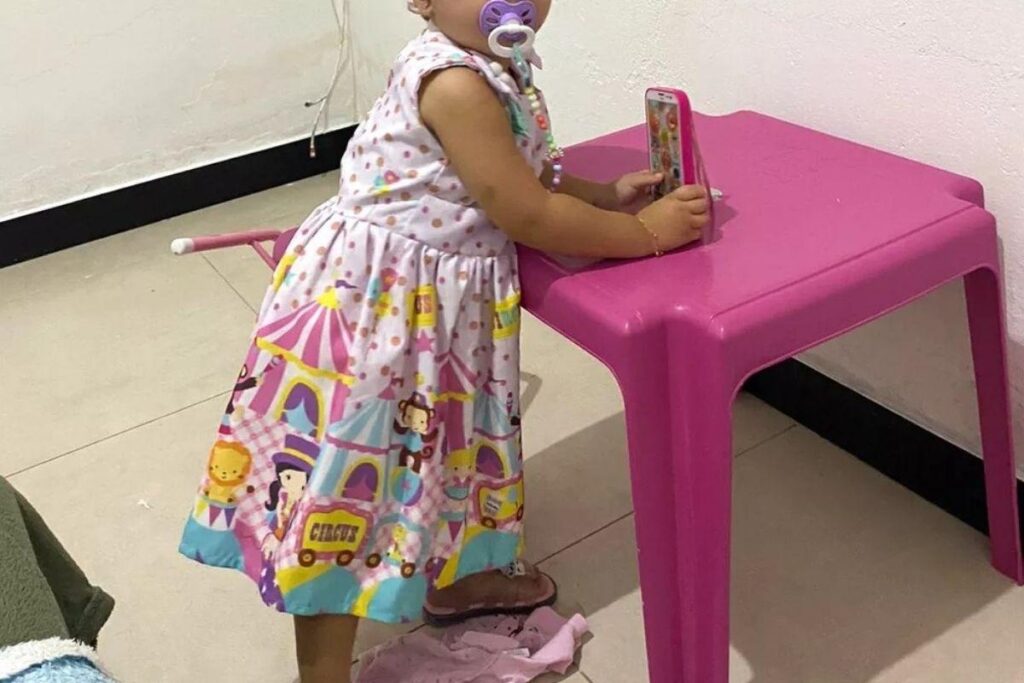 A bebê está se recuperando após passar por diversas cirurgias