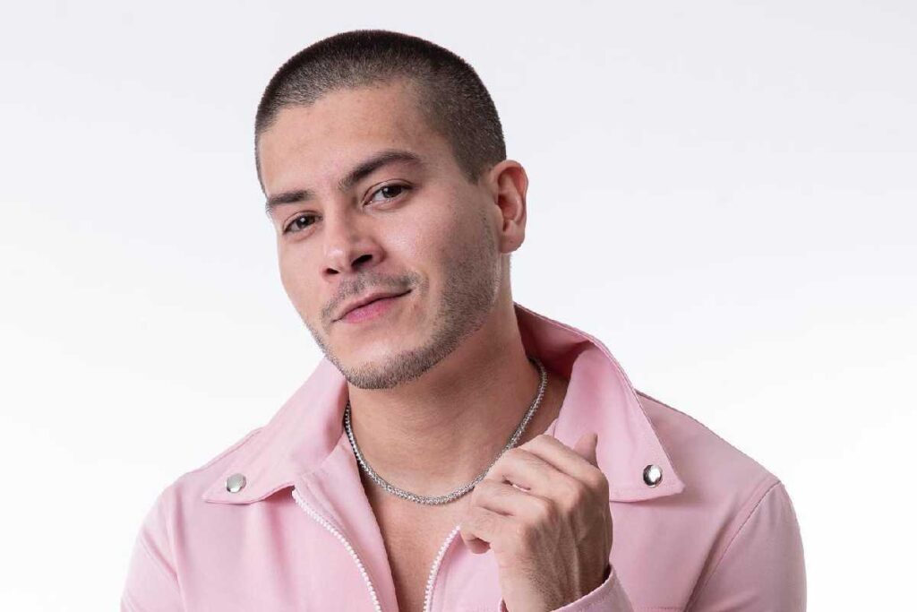 Arthur Aguiar fala sobre a família no Twitter