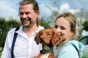 Os noivos tinham acabado de realizar a cerimônia quando o cão sumiu