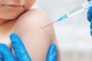 Desde 2018, o Brasil voltou a ter epidemias de sarampo, só em em 2019 foram confirmados 20.901 casos