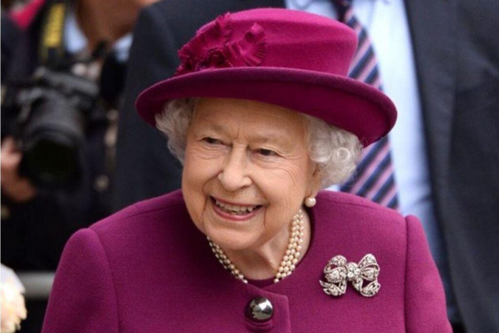 Rainha Elizabeth, aos 96 anos, retoma hobby favorito