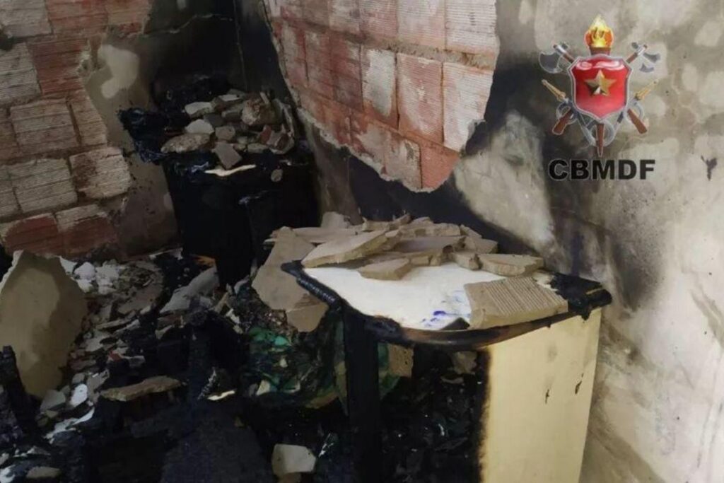 O cômodo em que as crianças dormiam ficou destruído