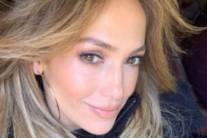 Em documentário, Jennifer Lopez diz que apanhava da mãe