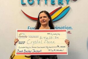 Crystal Dunn vence aposta na Kentucky Lottery e divide prêmio com outras pessoas.