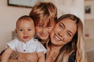 Filho de Carol Dantas é picado por vespa enquanto brincava: “Muita dó”