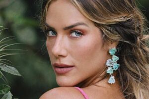 Giovanna Ewbank e Bruno Gagliasso ao lado de seus filhos, Titi, Bless e Zyan