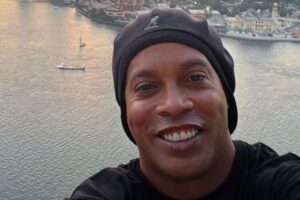 Ronaldinho vem driblando a Justiça há muito tempo