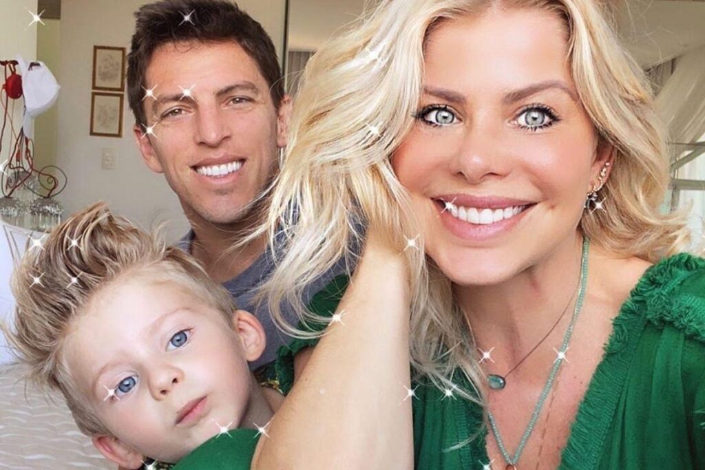 Karina, Amaury e Enrico durante viagem em família