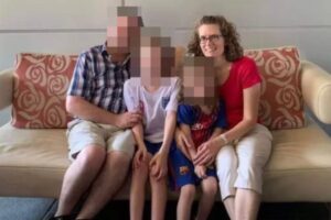 Mãe britânica morre em voo com duração de 8 horas na frente de marido e filhos