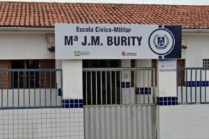 A aluna estava sozinha na sala de aula na hora do assédio