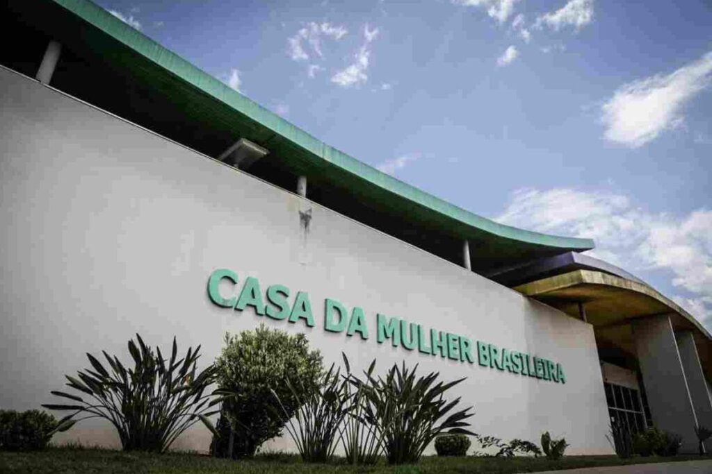 A menina havia reclamado de dores nas partes íntimas durante o banho