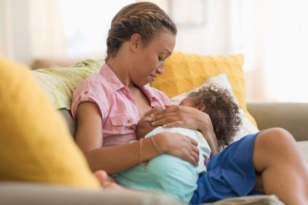 A amamentação traz benefícios para mãe e bebê, por isso é tão importante ser estimulada