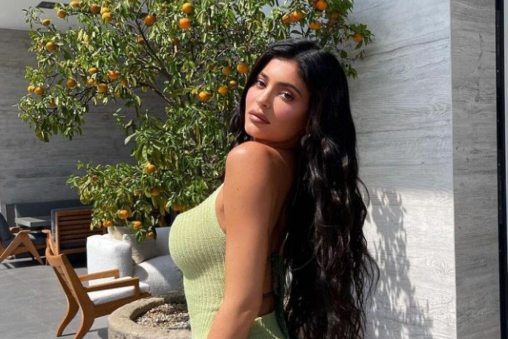 Kylie Jenner na Disneyland com filha e sobrinhas