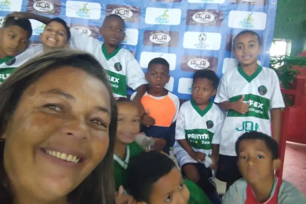 Mãe relata que chorou ao ver filhos jogarem