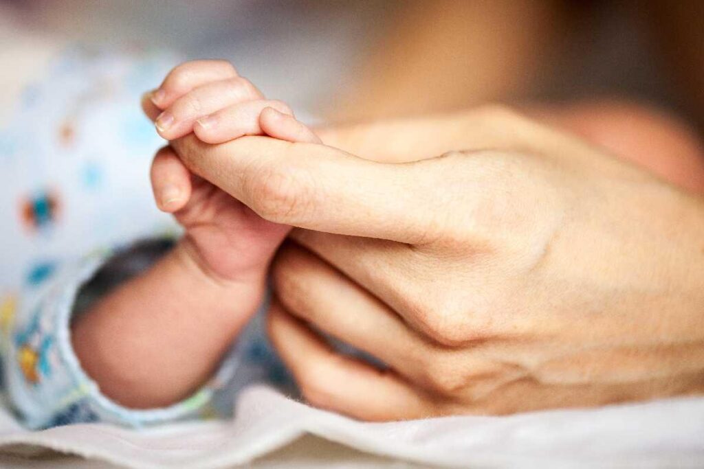 A primeira dose das vacinas contra a rotavirose precisa ser aplicada nos bebês até os 3 meses e meio de idade¹