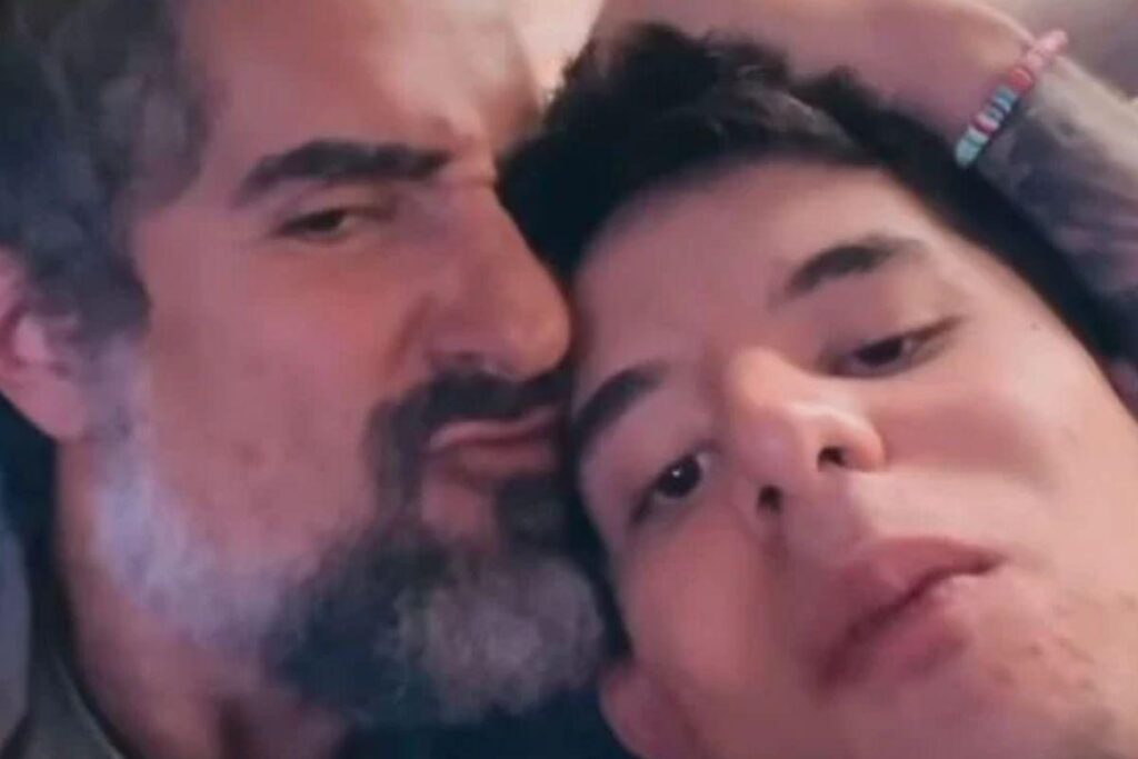 Marcos Mions se emociona ao ver vídeo de menino autista sendo agredido