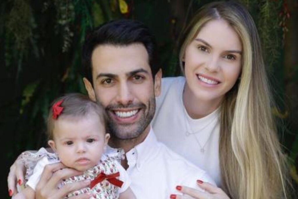Bárbara Evans compartilha fotos do batizado da filha
