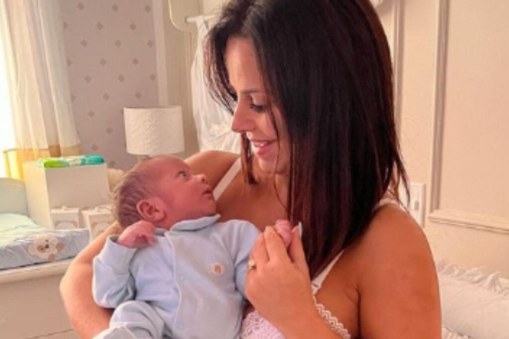 Viviane Araujo posta novas fotos do filho