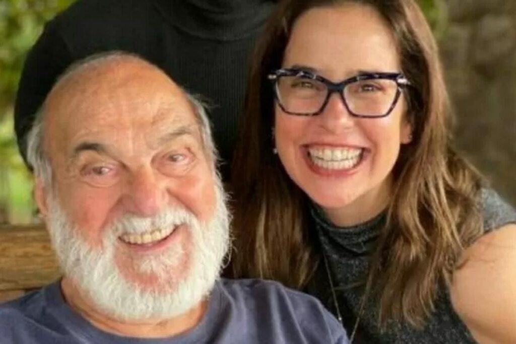 Paloma Duarte chama atenção da internet pela semelhança com as filhas em foto rara