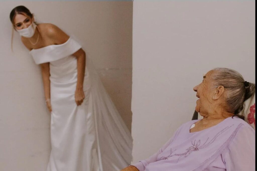 Neta surpeende avó vestida de noiva no hospital