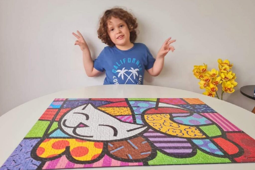 Lorenzo ao lado de sua mãe, Julia