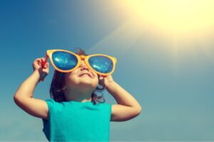 As crianças devem aproveitar o verão sem se preocupar, para isso é necessário cuidar da pele do seu filho!