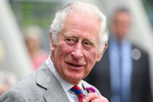 Rei Charles lll estaria considerando dar título real que já foi de Rainha Elizabeth Il para sua neta