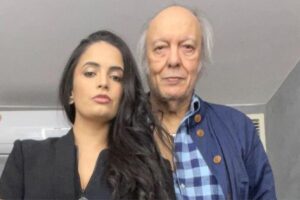 Erasmo Carlos ao lado da esposa. Eles se casaram em 2019