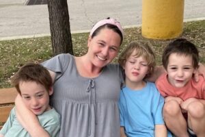 Mãe conta que o filho teve um acesso de raiva e pediu para que ele andasse por um curto trajeto sozinho