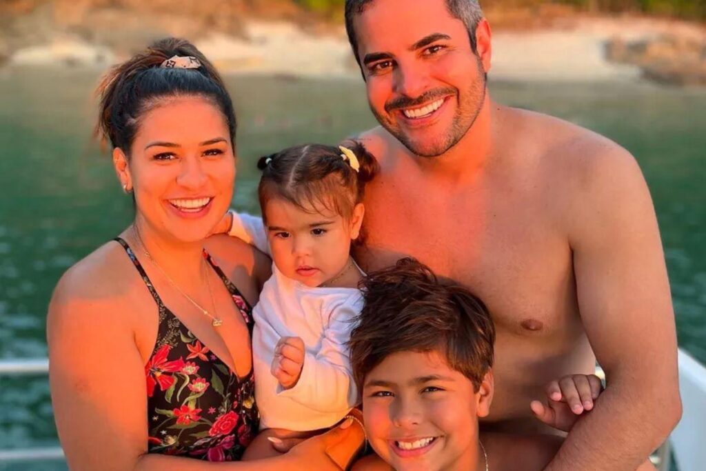 Simone fica sem dormir para cuidar da filha doente
