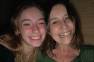 Filha de Susana Naspolini faz carta aberta no perfil da mãe: “Hoje a saudade bateu forte”