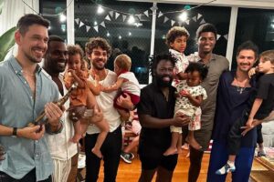 João Vicente se reúne com os amigos pais e é provocado: “Só falta você”